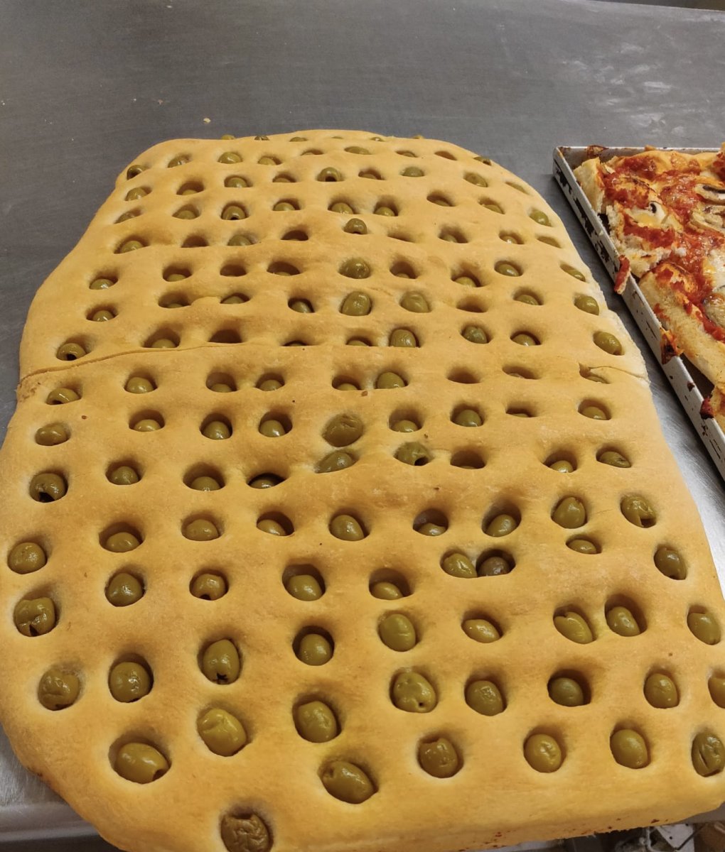 Focaccia alle Olive Spianata focaccia piadina pane cereali panino pane da toast cassetta pani soia farro