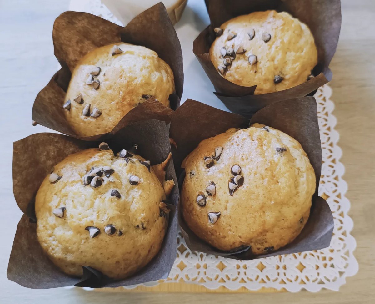 Muffin vegani con gocciole di cioccolato 