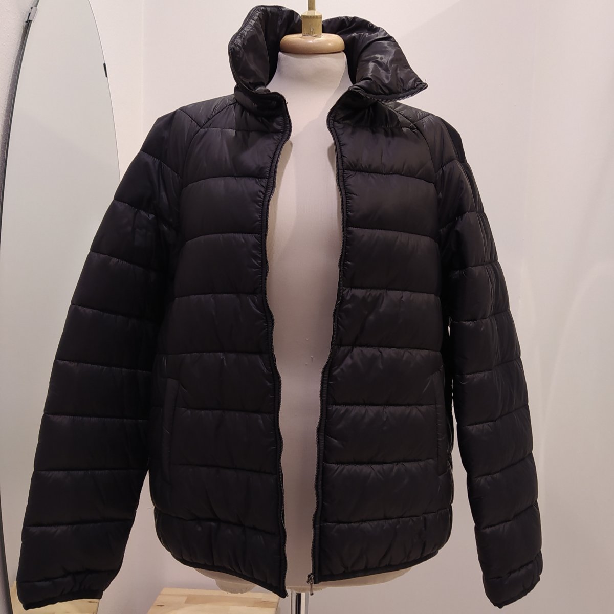 BOMBER NERO 100 GR.