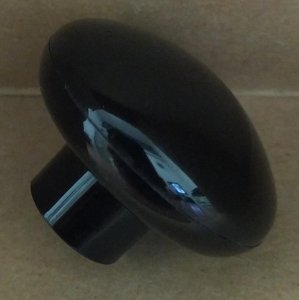 POMOLO IN PLASTICA COLORE NERO Ø 40 mm alto 30 mm base Ø 17 mm Con Bussola Filettata Completo di ViteM4x35