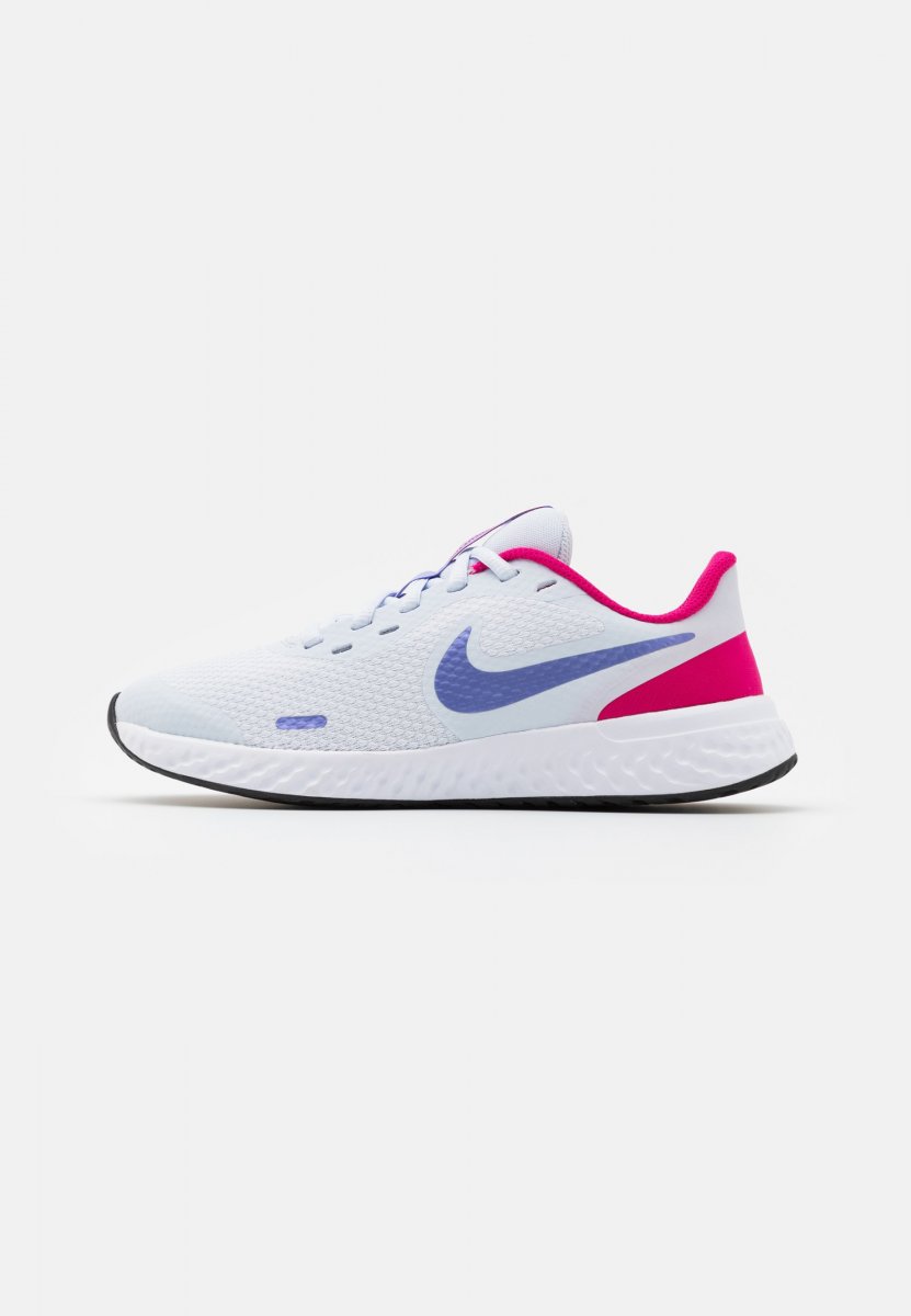 Nike Revolution 5