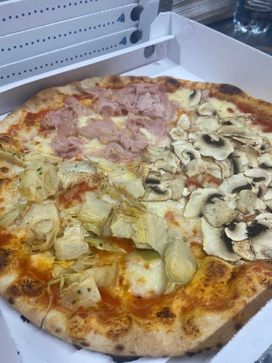4 Stagioni pomodoro mozzarella prosciutto cotto carciofi funghi freschi