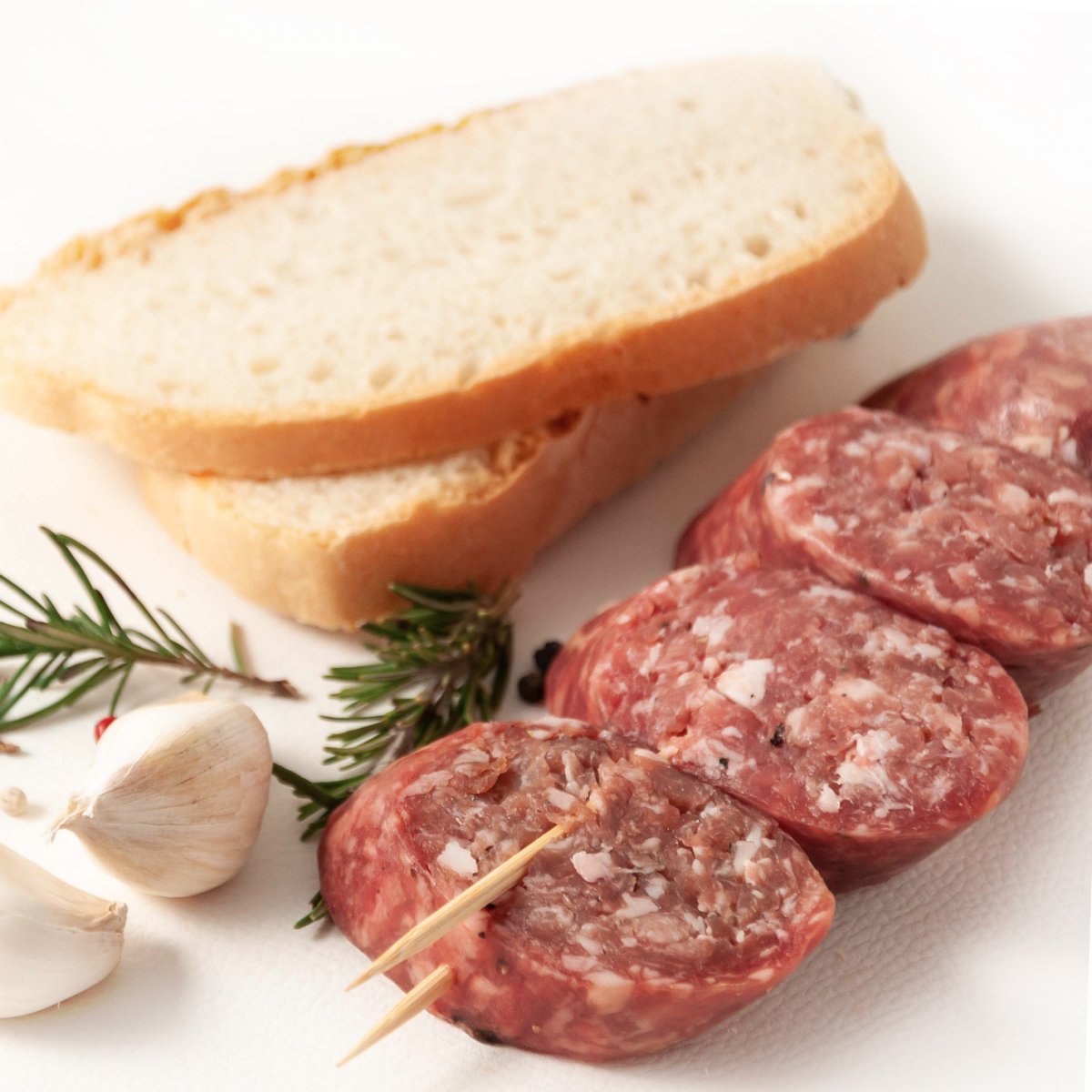 Spiedini di salame a fette 