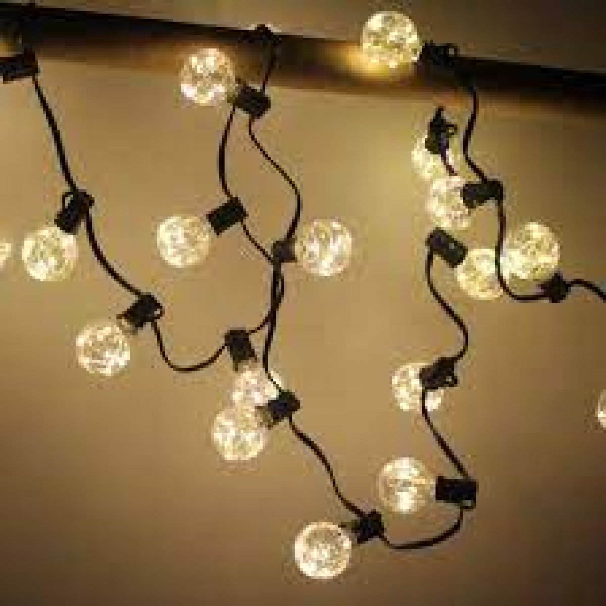 Catenaria IP44 prolungabile, 15 metri, 20 bulbi LED, nero VELAMP
