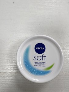 Nivea SOFT 200 ml  Crema idratante e rinfrescante con olio di jojoba e vitamina e