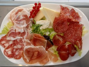 Battilarda di salumi e formaggi