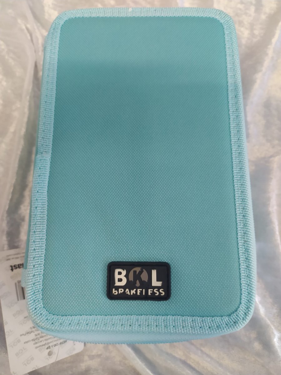 ASTUCCIO SCUOLA TRE SCOMPARTI COMPLETO DI COLORI E ACCESSORI GIOTTO