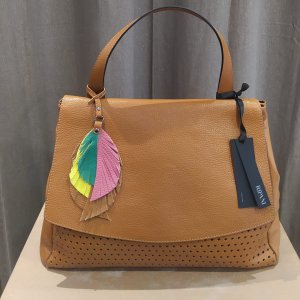 Borsa RIPANI in vitello martellato color cuoio, altezza 24 cm e larghezza cm 38