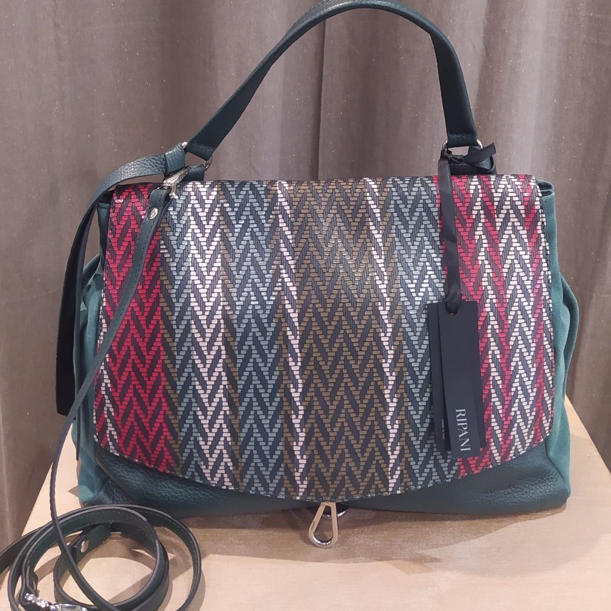 Borsa RIPANI pelle verde scuro, altezza cm 27 e larghezza cm 38, tracolla regolabile cm 105