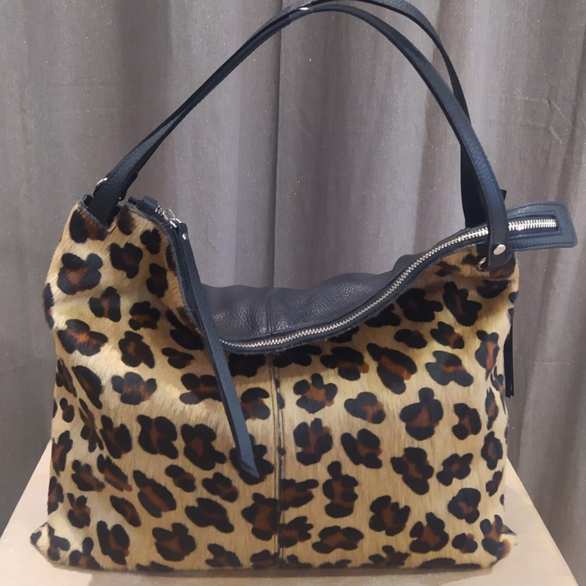 Borsa RIPANI pelle bifaccia(pelle nera e cavallino animalier) altezza 30 cm e larghezza cm 39