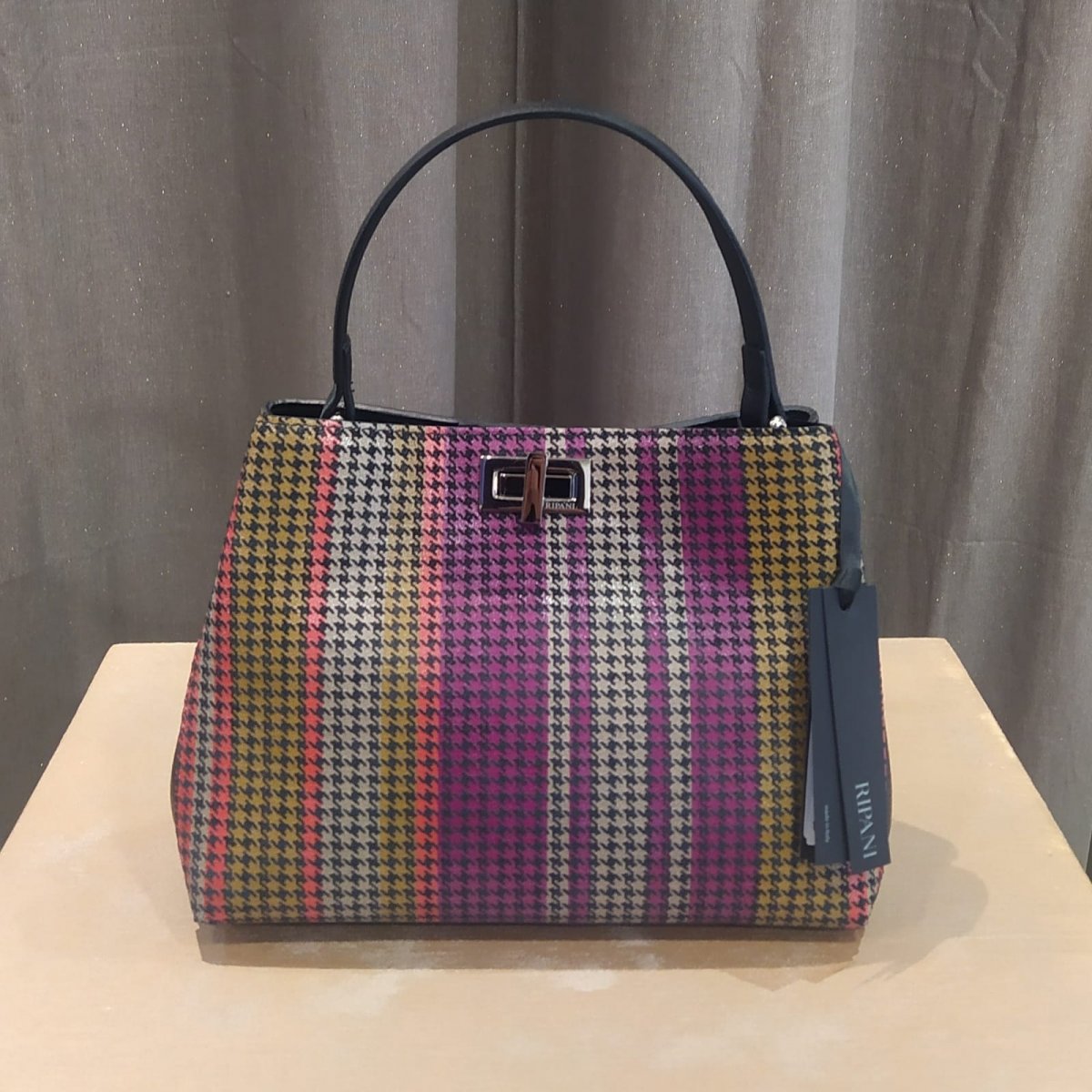 Borsa RIPANI in pelle altezza cm 20 larghezza cm 28, con tracolla cm 75