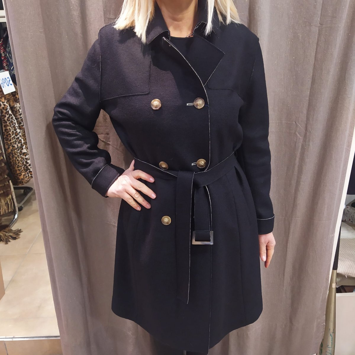 Cappotto Cinzia Rocca nero sfoderatocon cintura 76%lana e 24%viscosa taglia 48.Disponibile anche in rosa antico taglia 46