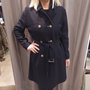Cappotto Cinzia Rocca nero sfoderatocon cintura 76%lana e 24%viscosa taglia 48.Disponibile anche in rosa antico taglia 46