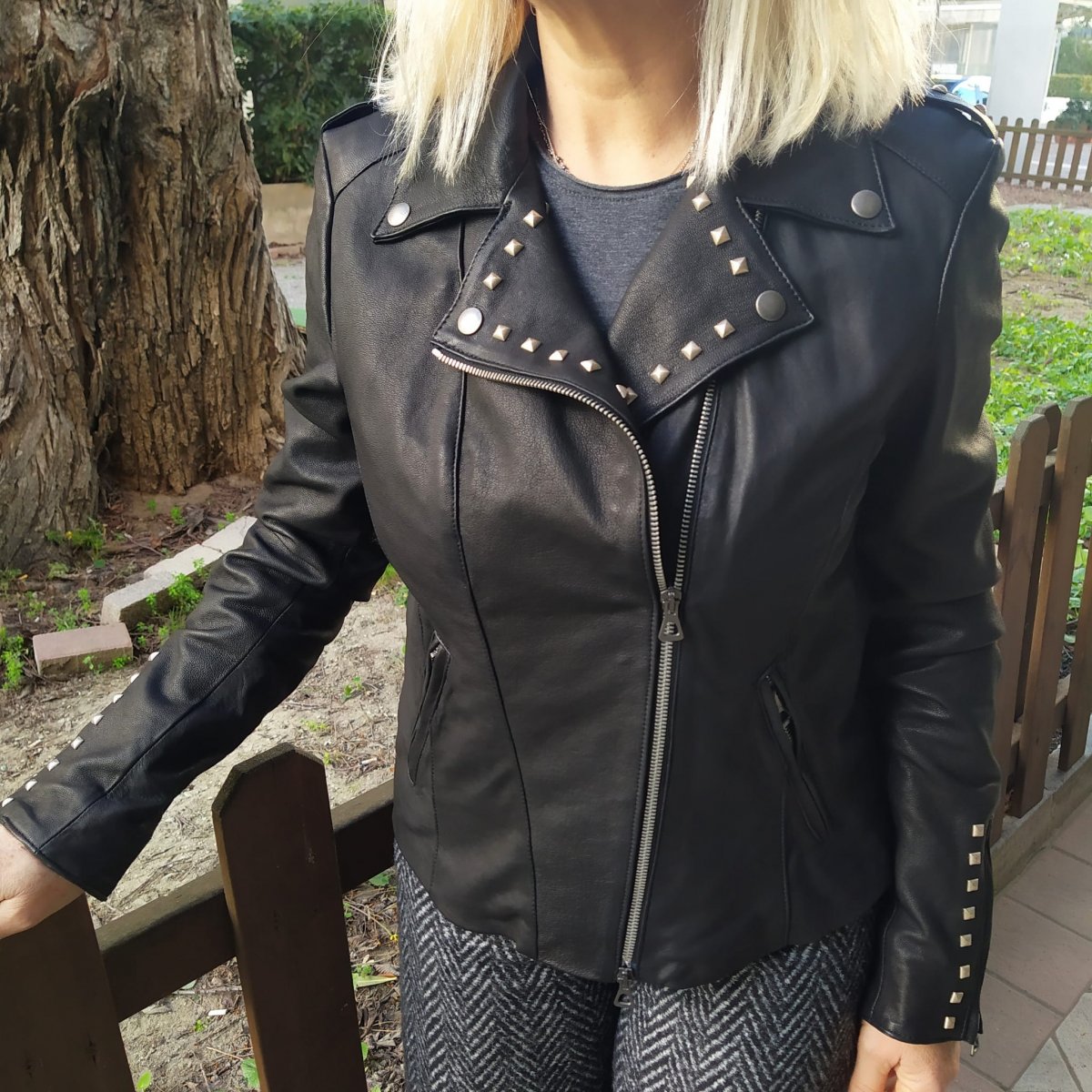Chiodo borchie nuova collezione pelle naturale lavato.Taglie disponibili 46/48